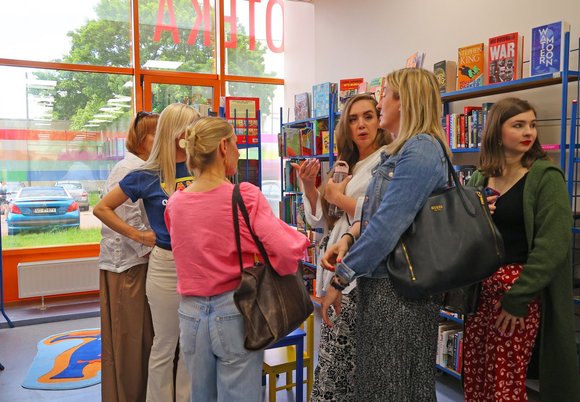 Łódź. Tydzień w Bibliotece Miejskiej w Łodzi. Spotkanie autorskie, czytanie przestrzeni, język migowy i więcej