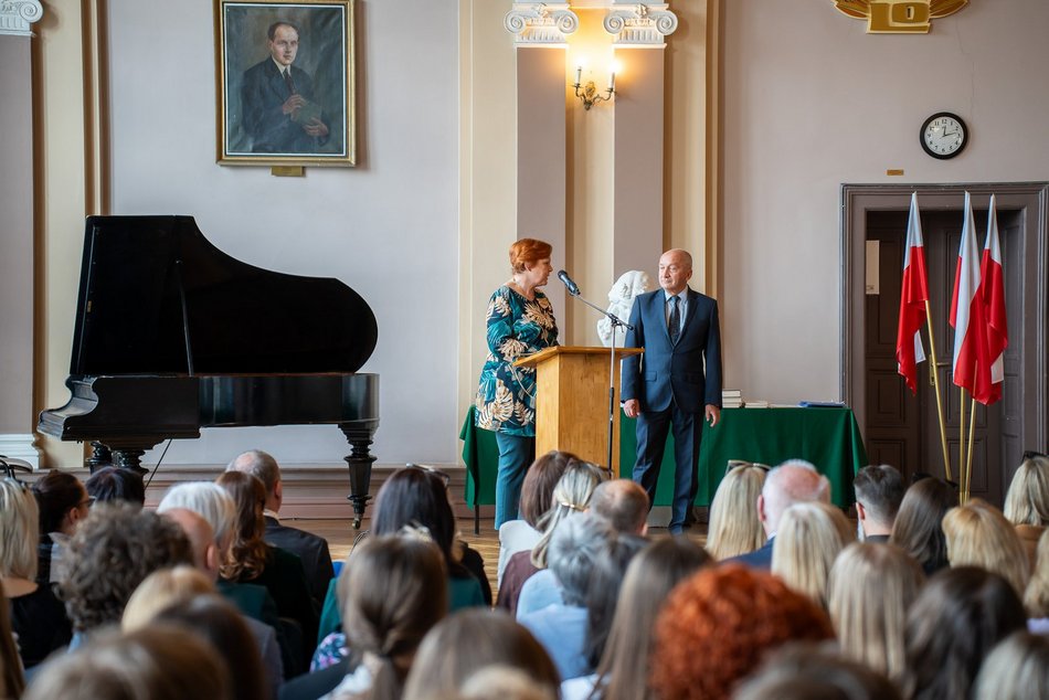 Łódź. Zakończenie roku szkolnego w III Liceum Ogólnokształcącym w Łodzi