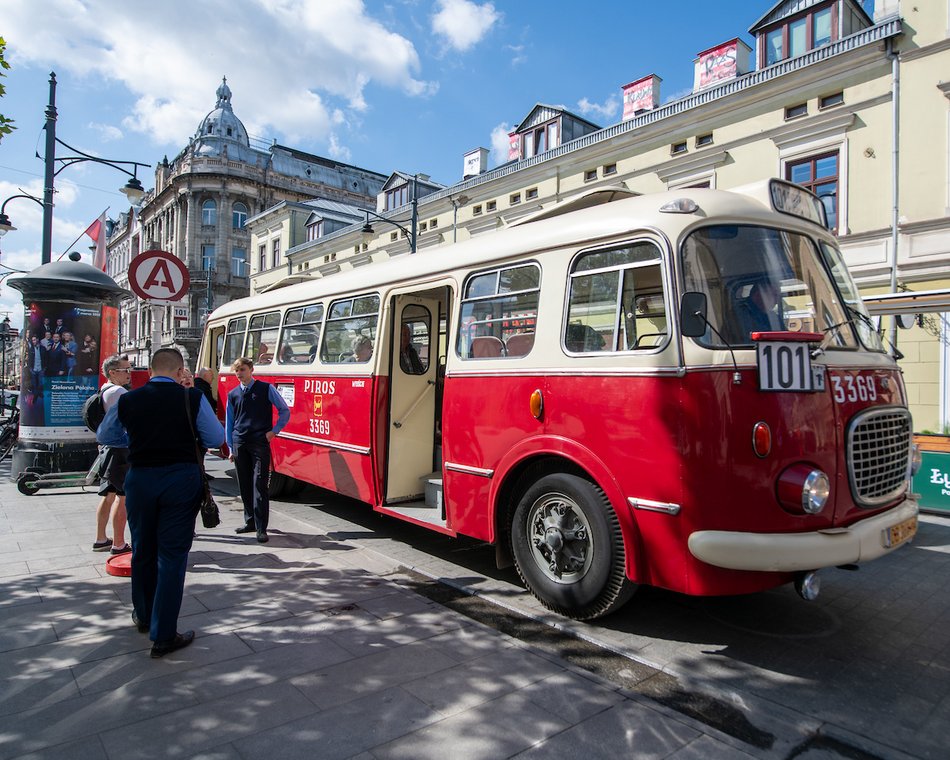 Łódź. Łódzkie Linie Turystyczne rozpoczęły sezon! Zwiedzaj Łódź zabytkowym tramwajem lub autobusem