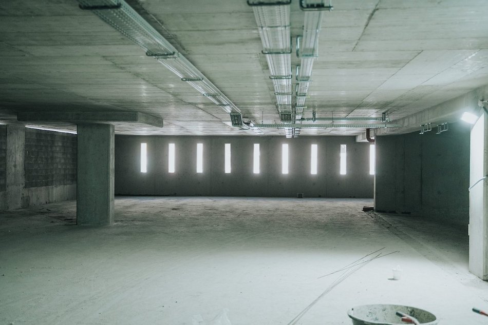 Łódź. Budowa parkingów wielopoziomowych w Łodzi. Powstają kolejne piętra. Kiedy koniec prac?