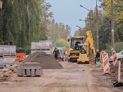 Łódź. Trwa budowa nowej nawierzchni na Gandhiego