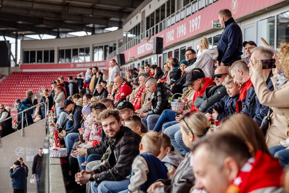 Łódź. Święcenie pokarmów na stadionie Widzewa Łódź
