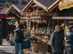 Łódź. Jarmark Wielkanocny w Manufakturze. Regionalne przysmaki, świąteczne ozdoby i więcej