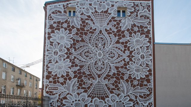 Mural w centrum Łodzi w magazynie Elle! Koronkowe dzieło zachwyca cały świat [ZDJĘCIA]