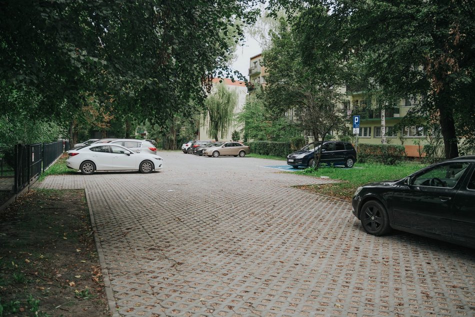 Łódź. Nowy parking na Kozinach w Łodzi. Tego potrzebowali mieszkańcy