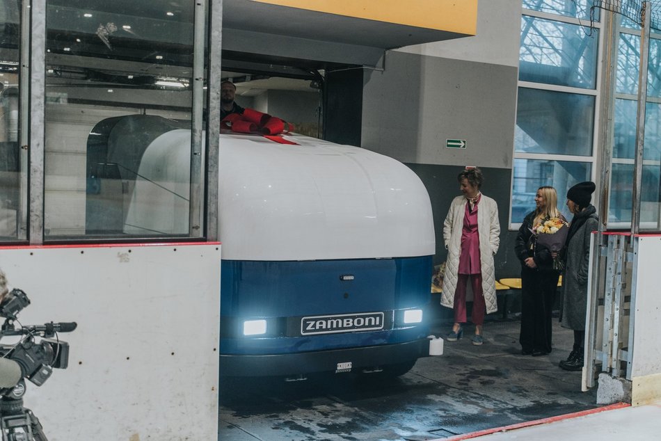 Lodowisko Bombonierka w Łodzi gładkie jak stół! Jak działa nowa rolba do lodu?