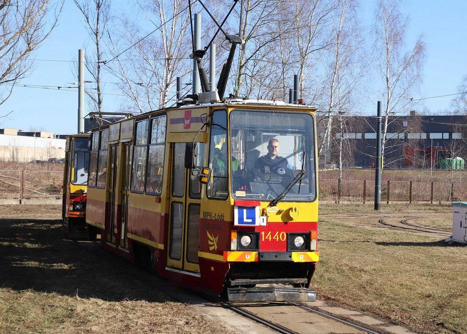 Łódź. Pan Bartosz prowadzi tramwaj MPK Łódź