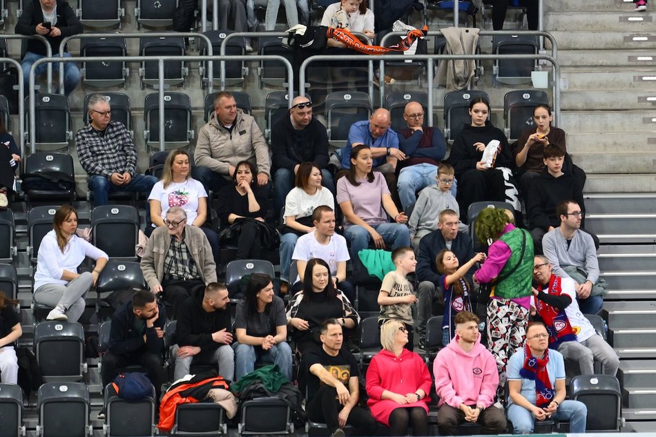 Łódź. Kibice na meczu PGE Budowlani Łódź