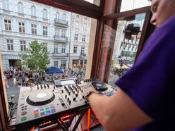 Łódź. Techno z okna Urzędu Miasta Łodzi. Rozgrzewka przed Paradą Wolności 2025!
