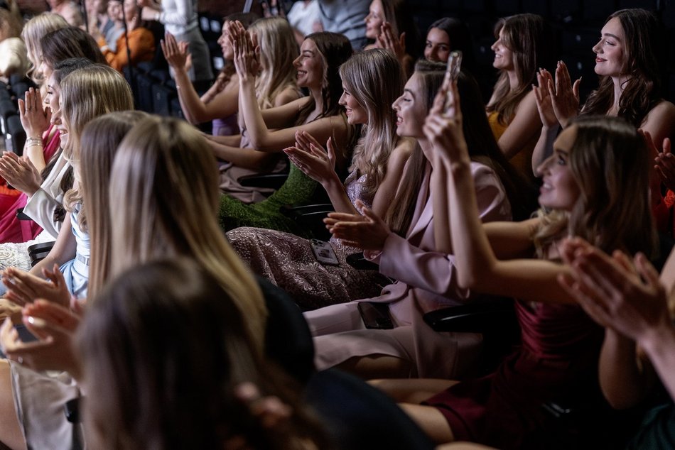 Przedstawienie finalistek Miss Polonia 2025 w Łodzi. Wzruszające pożegnanie Mai Klajdy