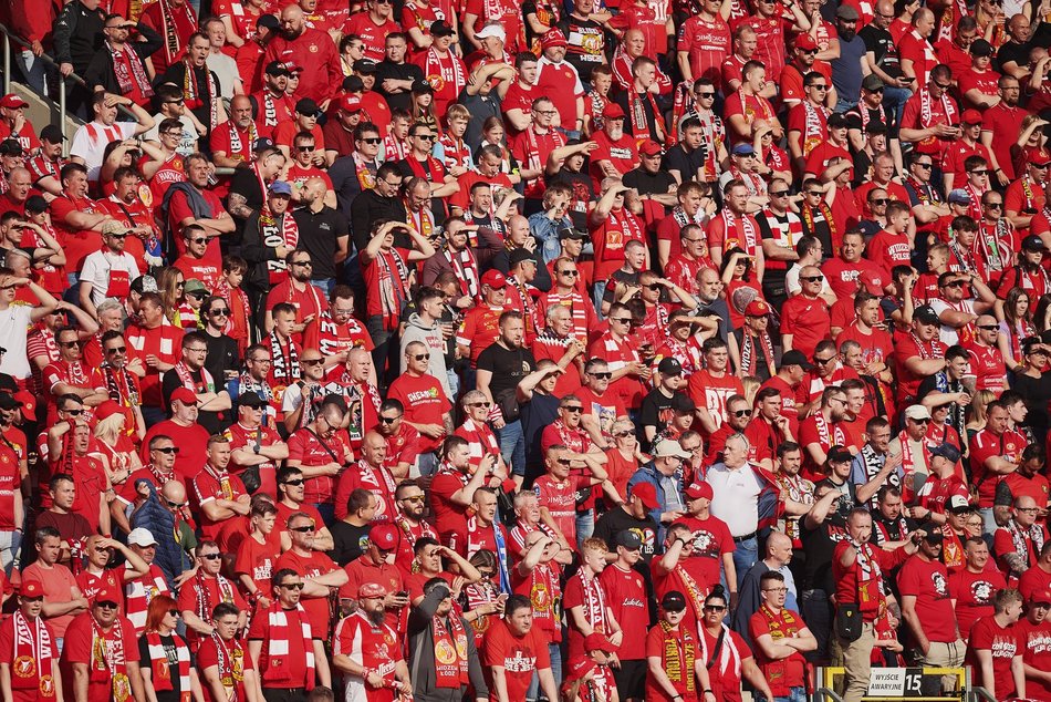 Kibice Widzewa Łódź na meczu z Koroną Kielce