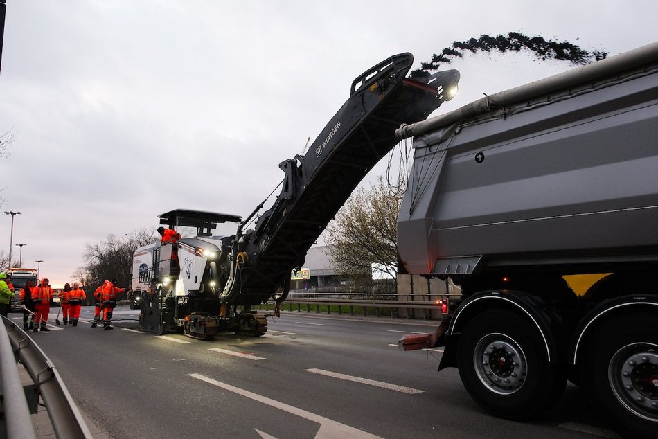 Łódź. Wymiana asfaltu na Bandurskiego