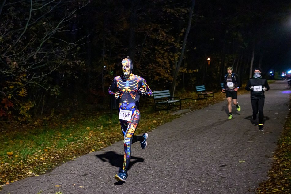 Łódź. Halloween Run w parku na Zdrowiu. Tak bawią się biegacze z Łodzi!