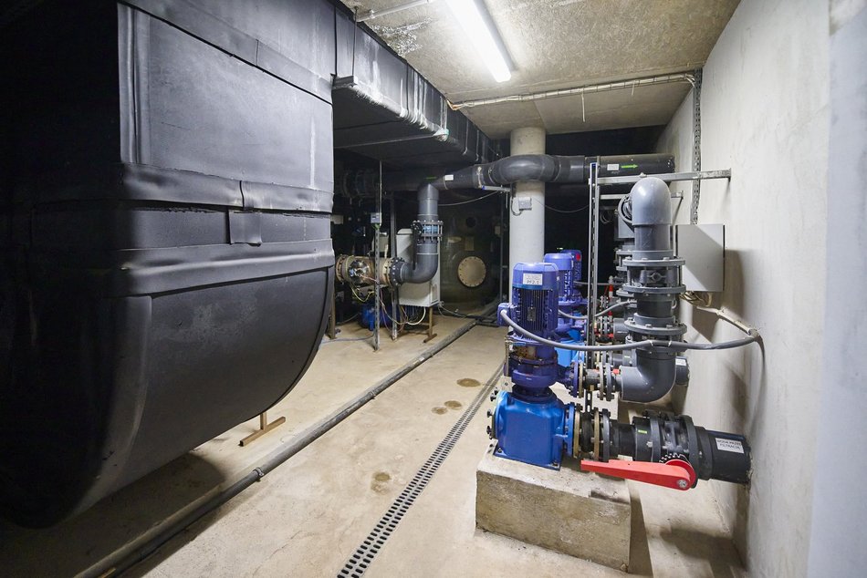 Łodzianie podczas Nocy Muzeów Łódź 2024 zobaczyli podbasenie i strefę filtracji Aquaparku Fala