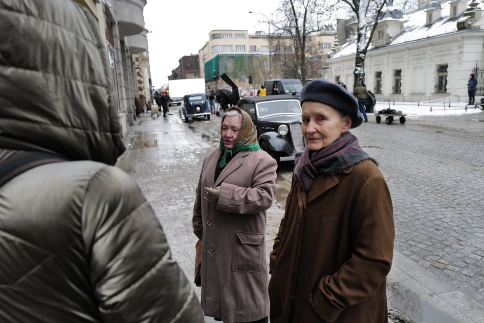 Kinga Dębska kręci historyczny film w Łodzi. Zobacz ekipę filmowców na Tuwima i Kilińskiego