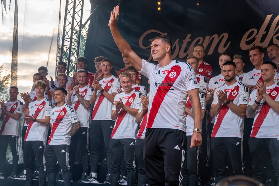 ŁKS Łódź zaprezentował skład na placu Wolności! Byłeś/aś tam? Odszukaj się w galerii