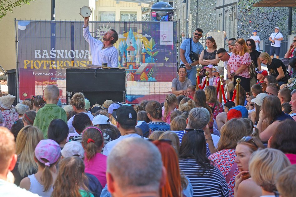 Baśniowa Piotrkowska w Pasażu Róży skradła uwagę dzieci. Tłumy na spektaklu