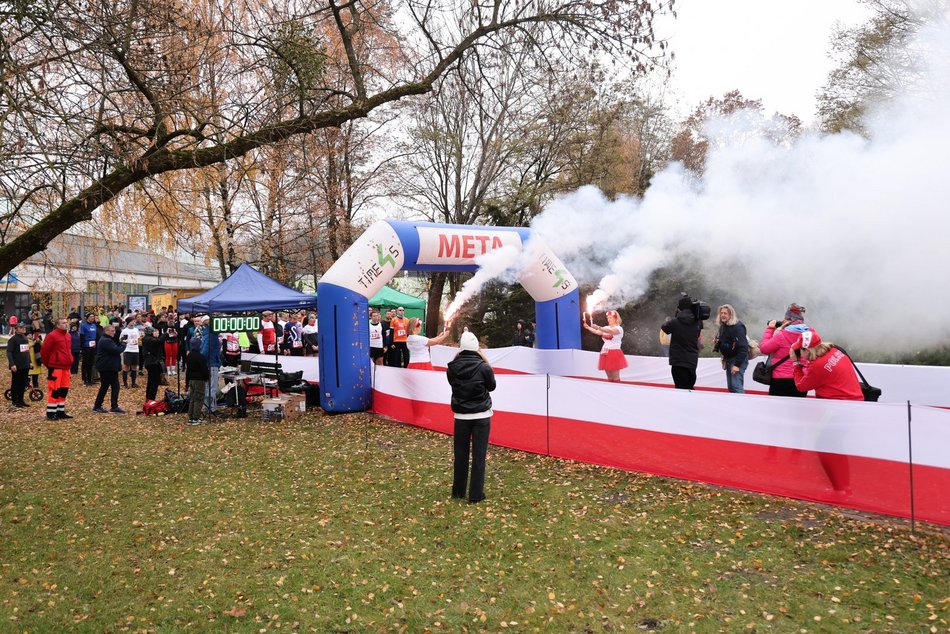 Bieg Niepodległościowa 5 w parku Na Zdrowiu w Łodzi. Odszukaj się w galerii!