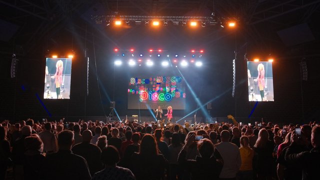 Lata 80. powróciły w Atlas Arenie w Łodzi! Wspaniały koncert legend disco [ZDJĘCIA]