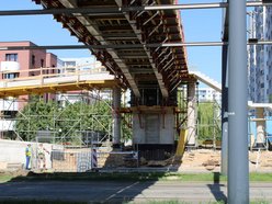 Łódź. Budowa kładek na Wyszyńskiego w Łodzi. Zamknięty odcinek jezdni