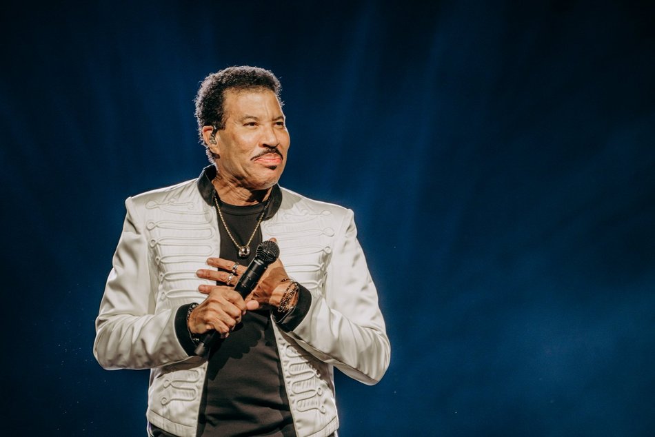 Łódź. Lionel Richie w Łodzi. Ponadczasowe hity porwały publiczność w Atlas Arenie
