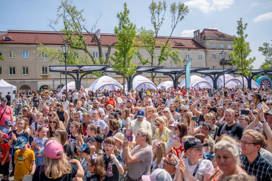 Łódź. Miejski Dzień Dziecka 2025 w Łodzi. Majka Jeżowska, dmuchańce i pokazy [ZDJĘCIA]