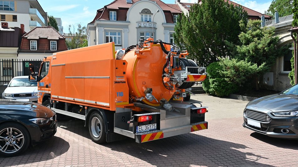 samochód do czyszczenia miasta