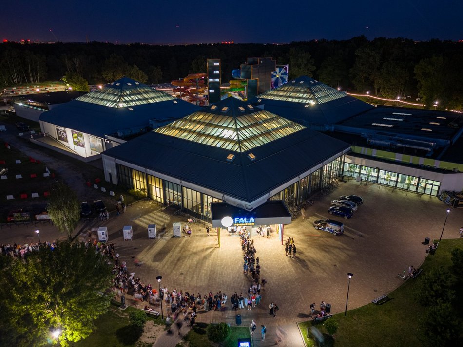 Nocne Pływanie w Aquaparku Fala