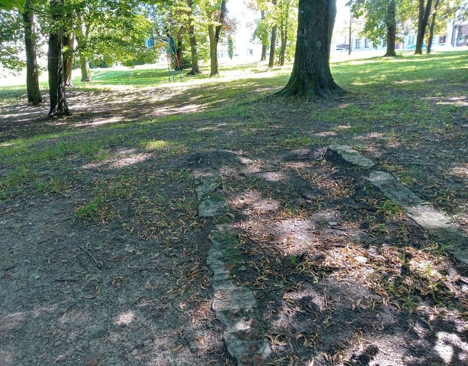 Schron w parku Słowackiego w Łodzi