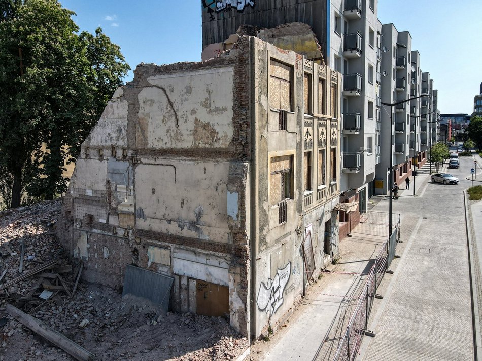 Wyburzanie kamienicy przy ul. Składowej 14 w Łodzi