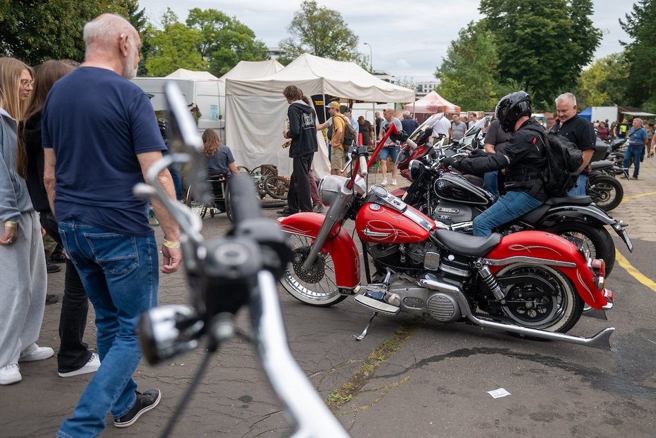 Łódź. Moto Weteran Bazar w Łodzi. Prawdziwy raj dla kolekcjonerów zabytkowych pojazdów