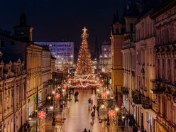 Łódź. Rozświetlony spacer po Łodzi! Zobacz, jak iluminacje rozjaśniają wieczór w mieście