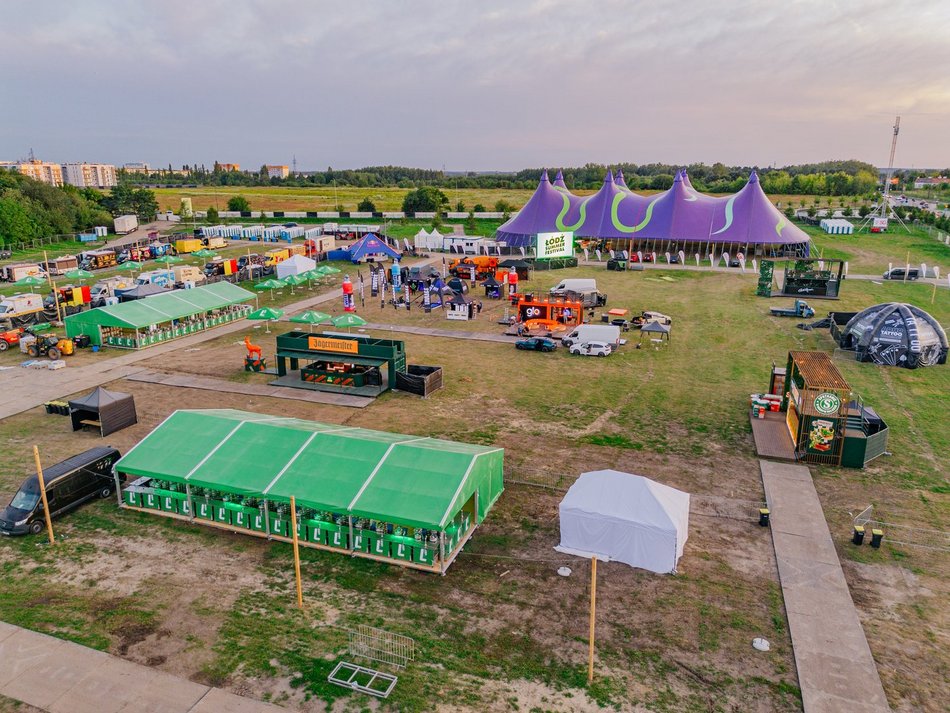 Łódź. Miasteczko festiwalowe gotowe na Łódź Summer Festival 2025. Te zdjęcia mówią wszystko! [ZDJĘCIA]