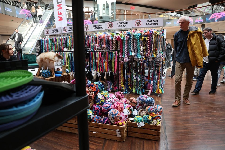 Łódź. Psi Targ w Manufakturze w Łodzi. Każdy miłośnik czworonogów znajdzie tu coś dla siebie