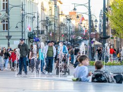 Łódź. Plac Wolności w Łodzi tętni życiem. To jedno z najpopularniejszych miejsc spotkań!