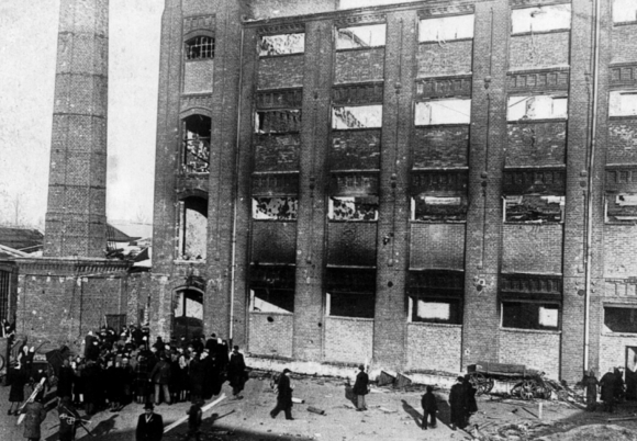 Łódź. Spalony gmach radogoskiego więzienia w styczniu 1945 r.