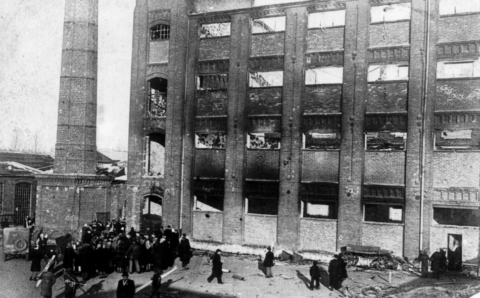 Łódź. Spalony gmach radogoskiego więzienia w styczniu 1945 r.