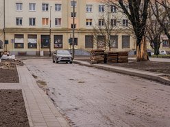 Łódź. Remont Złotniczej w Łodzi. Część chodnika już gotowa, lada dzień nowa jezdnia