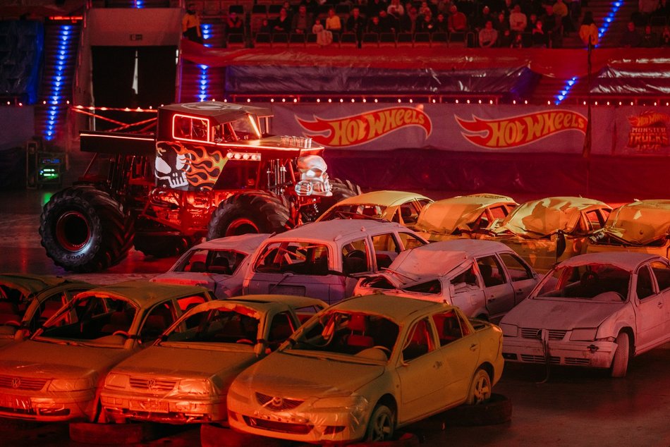 Świecące w ciemności Monster Trucki w Atlas Arenie