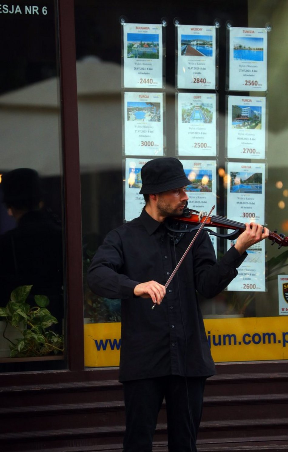 Tłumy na ulicy Piotrkowskiej w Łodzi