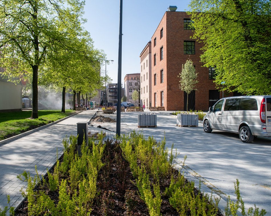 Plac Komuny Paryskiej w remonecie