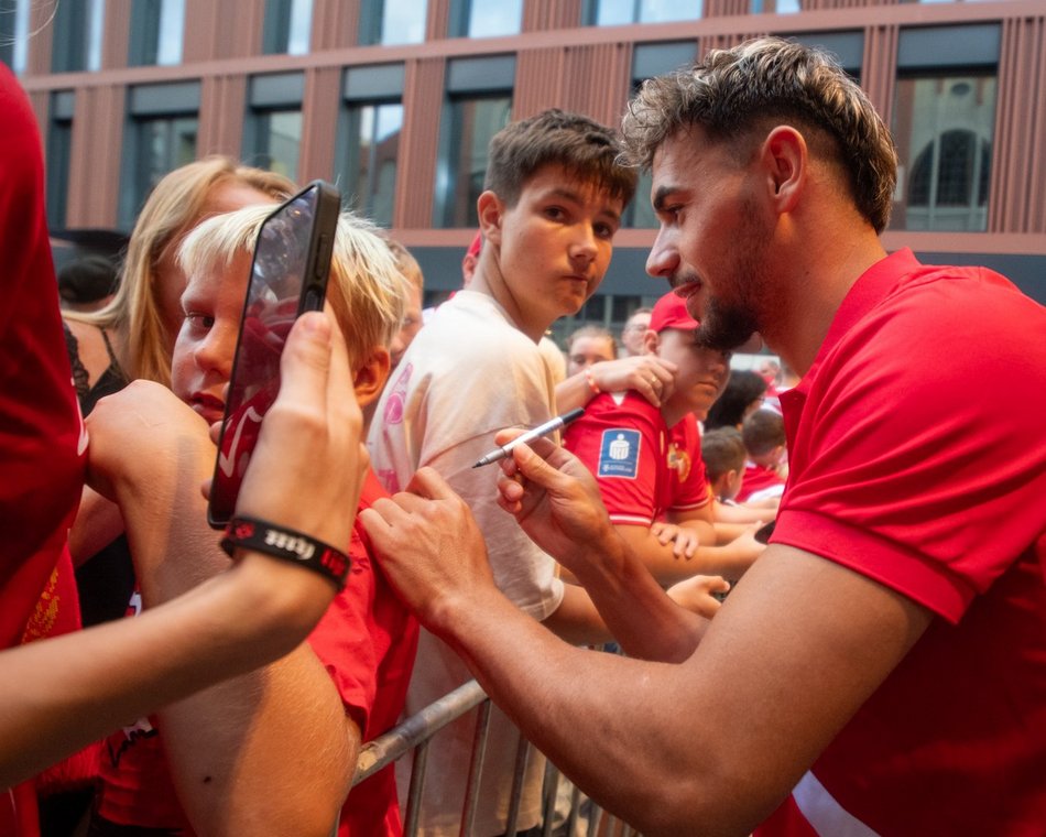 Widzew Łódź zaprezentował się w nowych strojach