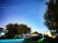 Akwarydy - spadające gwiazdy na nocnym niebie