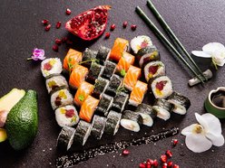 Sushi na talerzu serwowane w najlepszych restauracjach w Łodzi