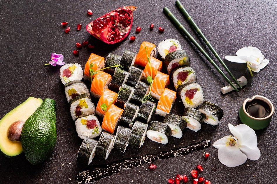 Sushi na talerzu serwowane w najlepszych restauracjach w Łodzi