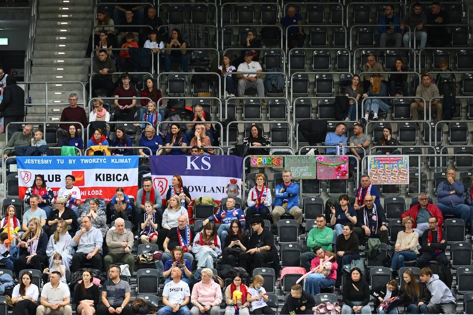 Łódź. Kibice na meczu PGE Budowlani Łódź