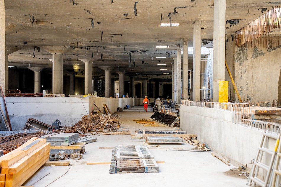 Łódź. Tunel pod Łodzią. Na stacji Łódź Koziny powstają już perony i stropy przystanku