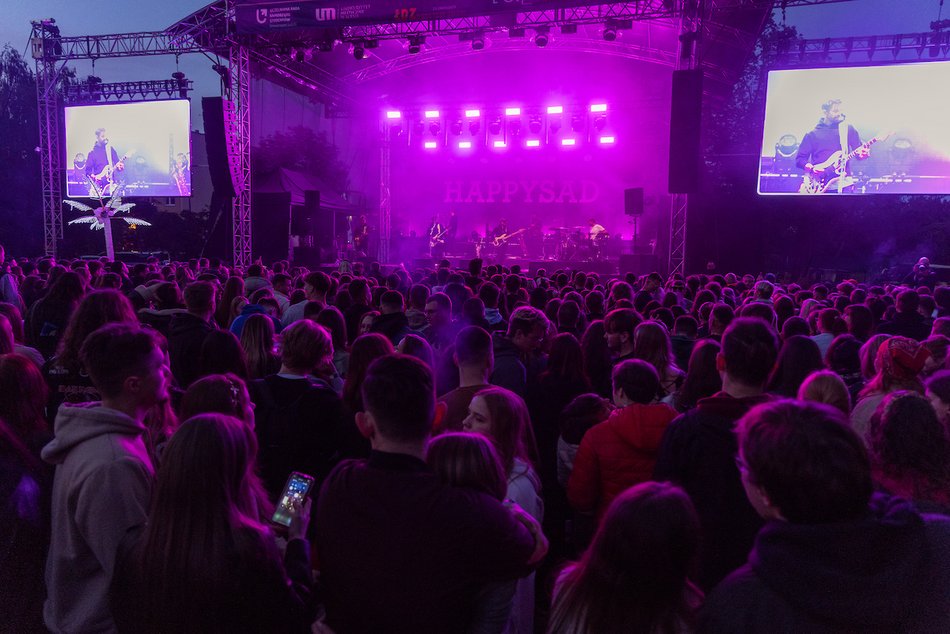 Łódź. Juwenalia 2025 w Łodzi. Tymek i Happysad zagrali na Lumumbowie!