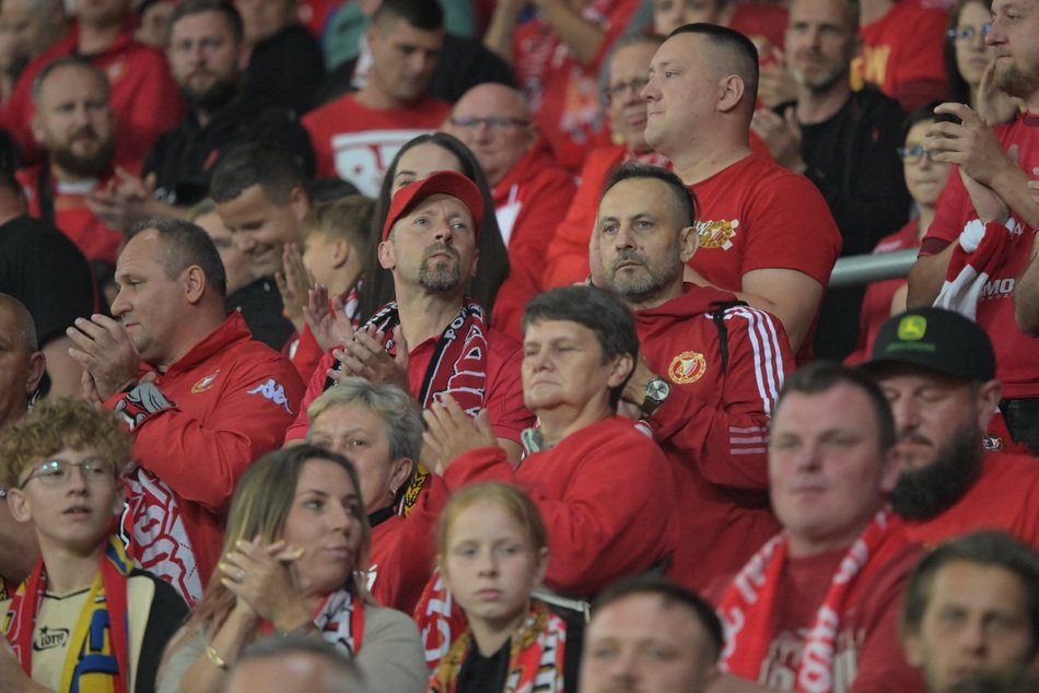 Kibice Widzewa Łódź z Pogonią Szczecin. Byłeś/aś tam? Znajdź się w galerii!