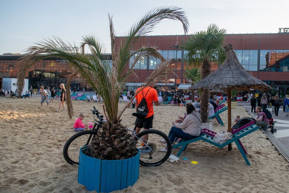 Łódź. Manufaktura otwiera sezon letni! Na rynku pojawiła się piaszczysta plaża